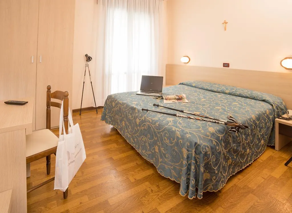Hotel Trevi Лидо-ди-Езоло