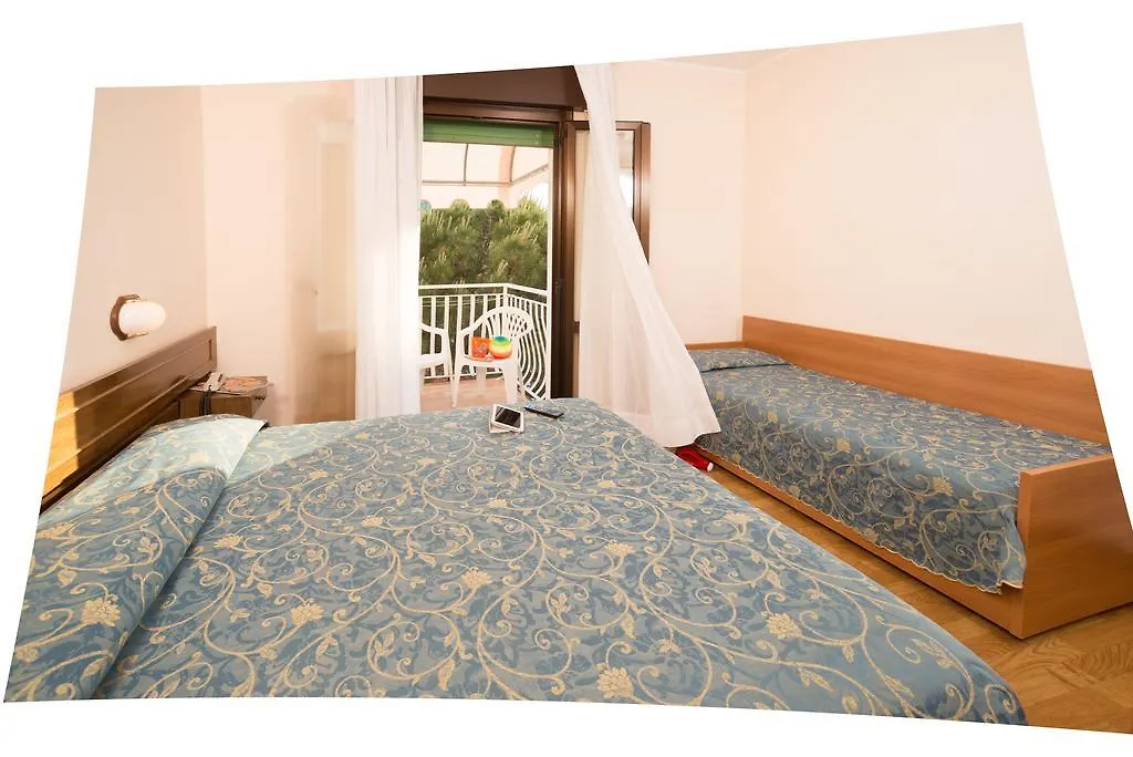 ***  Hotel Trevi Лидо-ди-Езоло Италия
